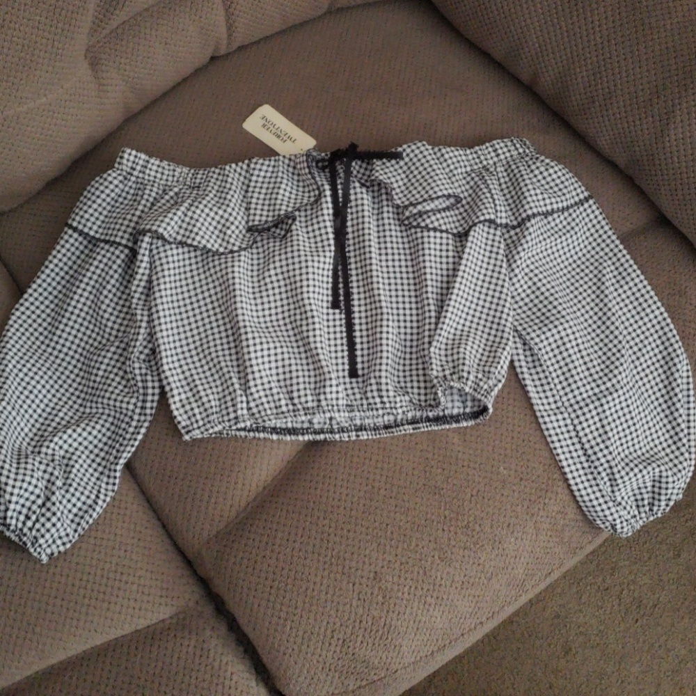 Black and white checker long sleeve crop top